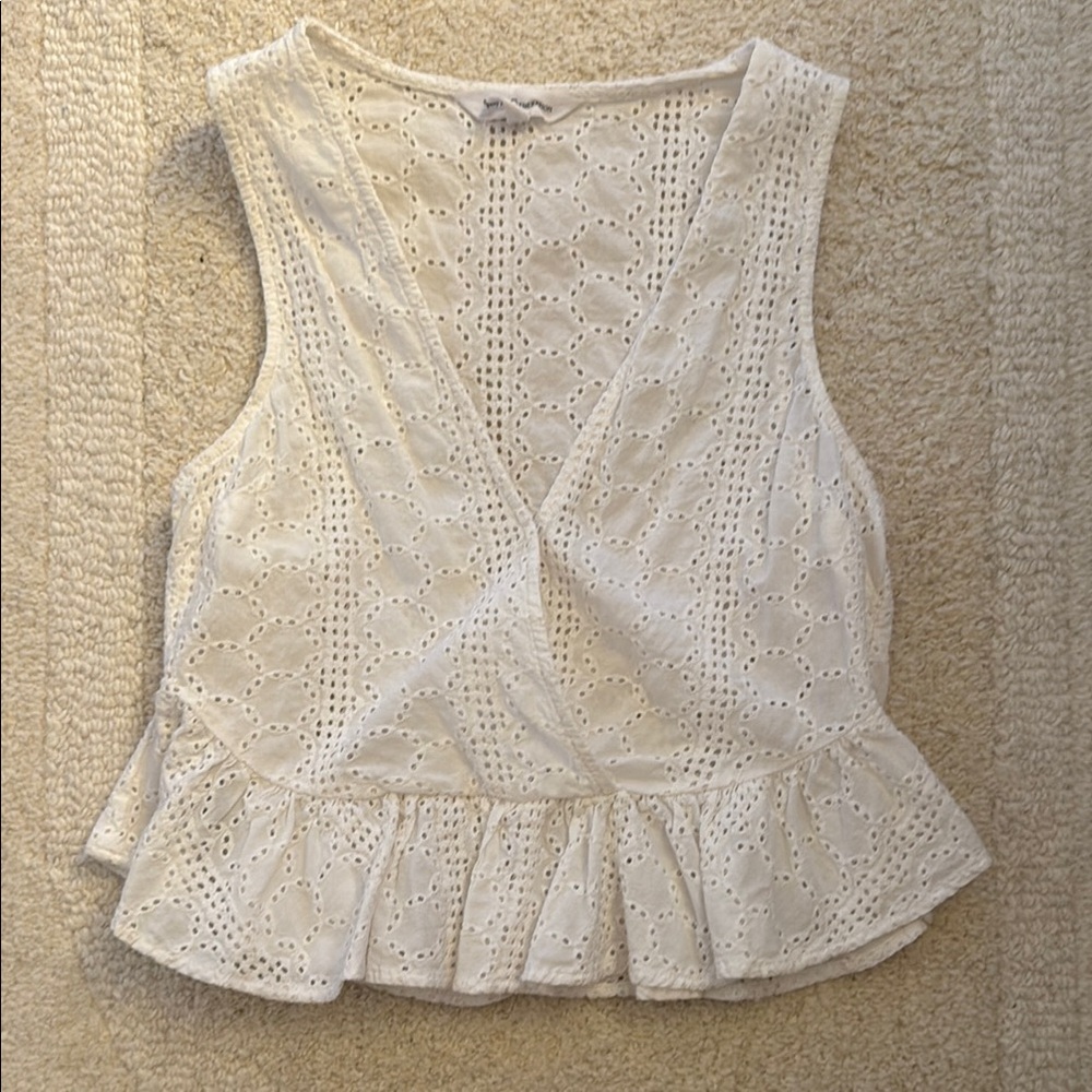 BCBGeneration White Eyelet Ruffle Hem Blouse Size XS